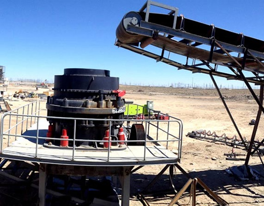 董事長曹仕龍作為政協(xié)常務(wù)委員出席了招遠(yuǎn)市第十八屆人民代表大會第一次會議